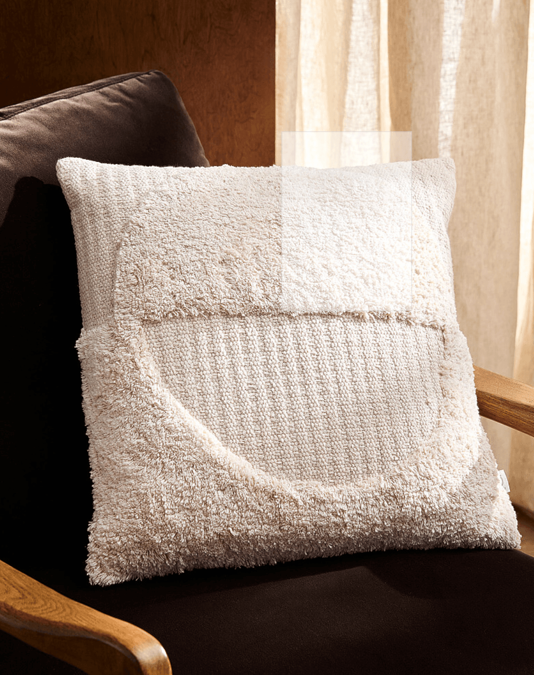 Tufted half-moon pattern removable-cover cushion